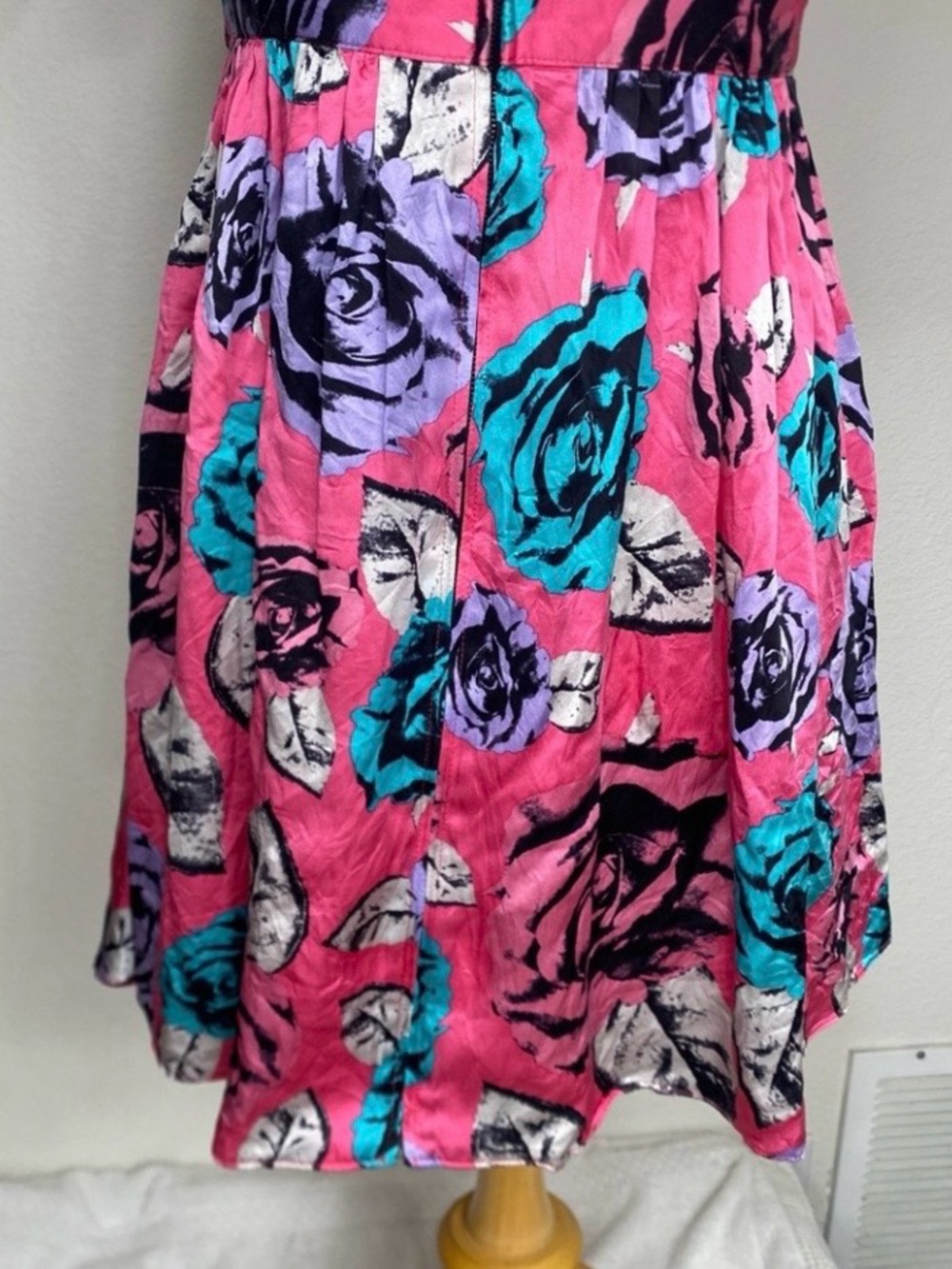 Betsey Johnson Women's Pink Rosette V Neck Short Sleeve Satin Mini Dress Size 4 - Picture 7 of 16